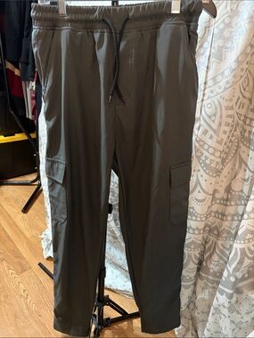 Regal Exchange Men’s Gray Cargo Joggers - Size Medium